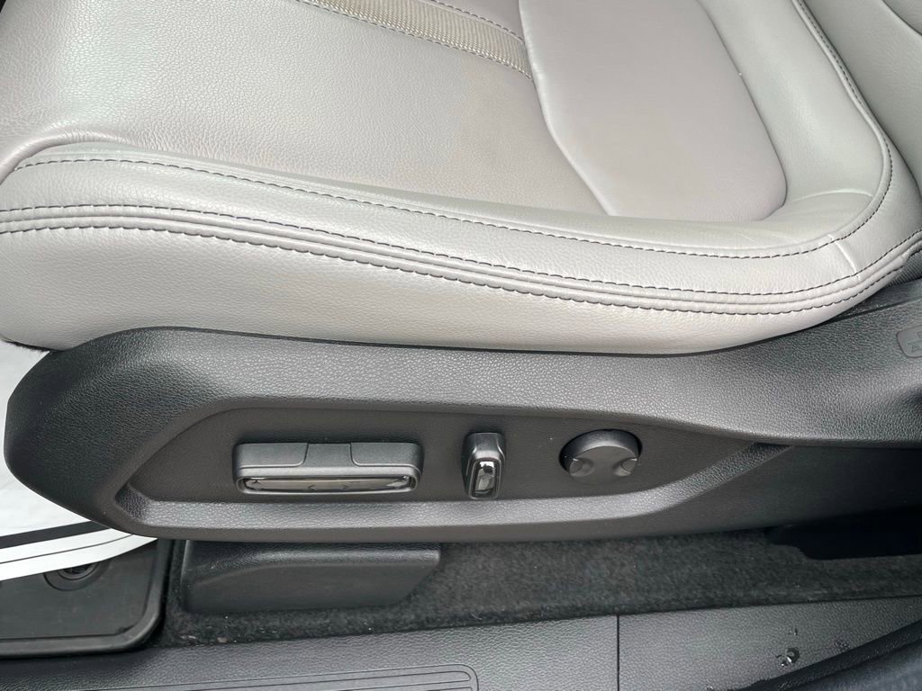 Used 2025 Honda Pilot EX-L image 10