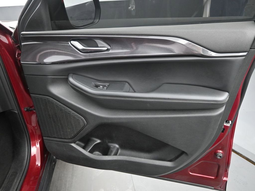 Used 2023 Jeep Grand Cherokee L Laredo image 22