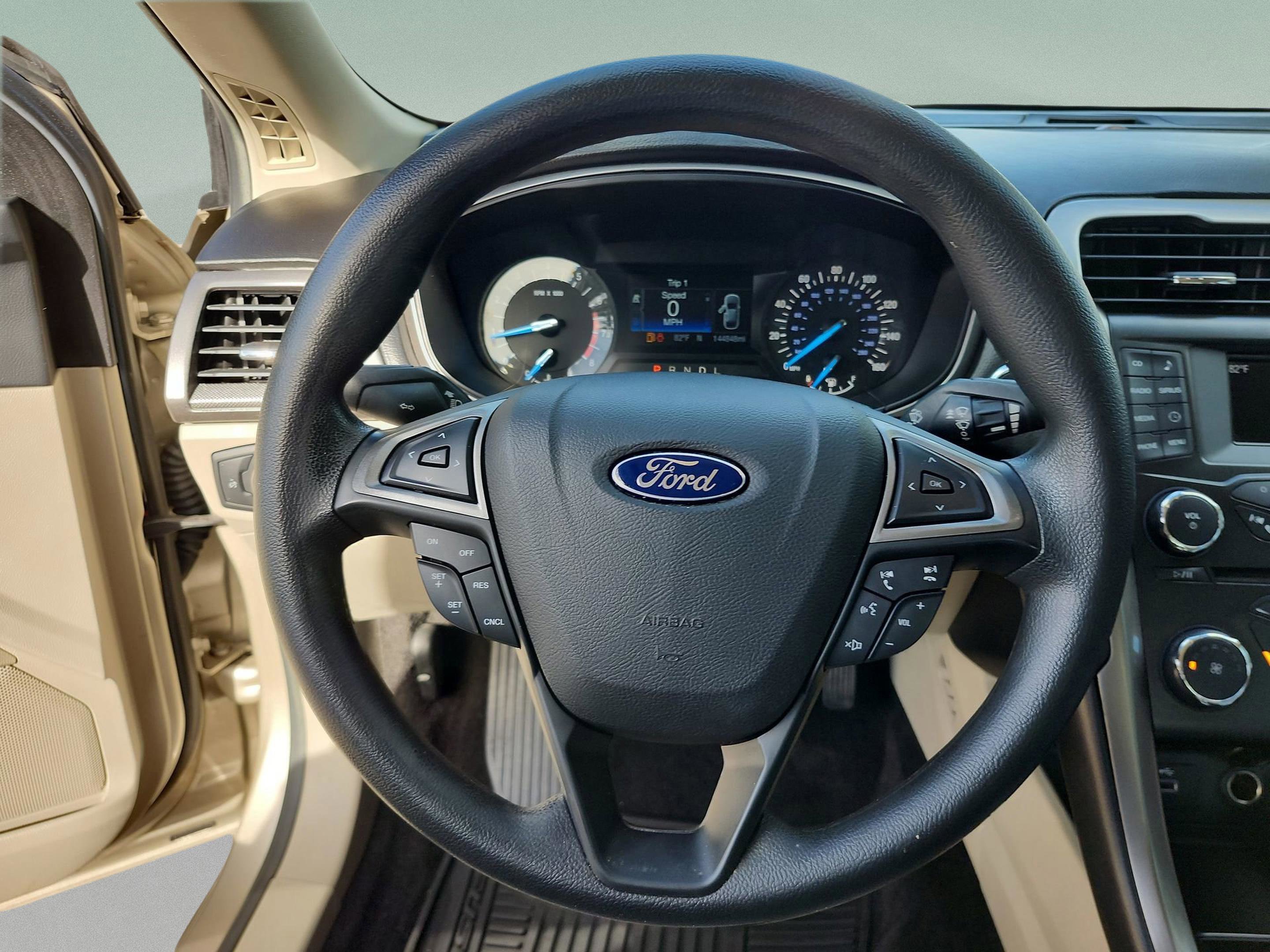 Used 2017 Ford Fusion SE image 9