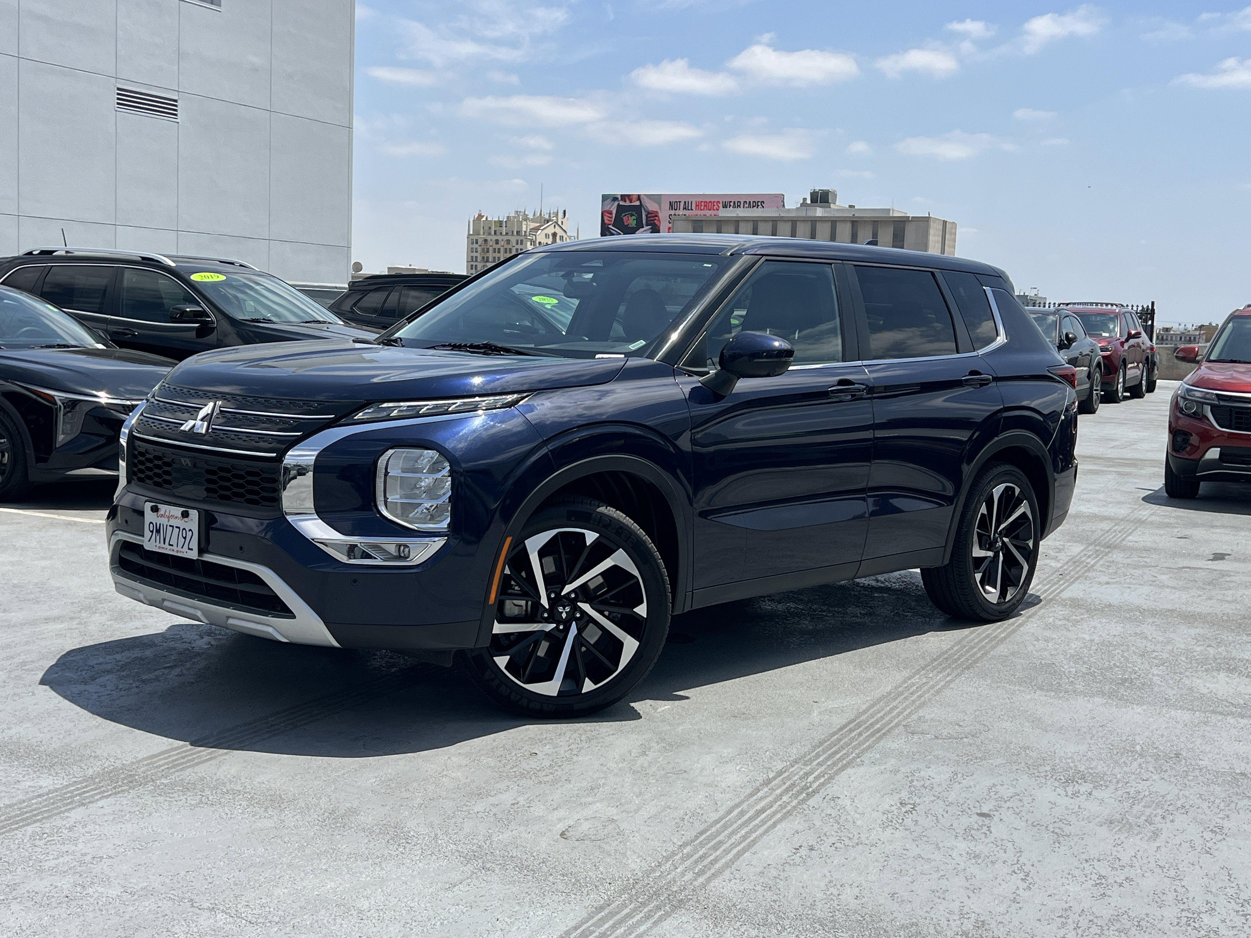 Used 2024 Mitsubishi Outlander FWD image 2