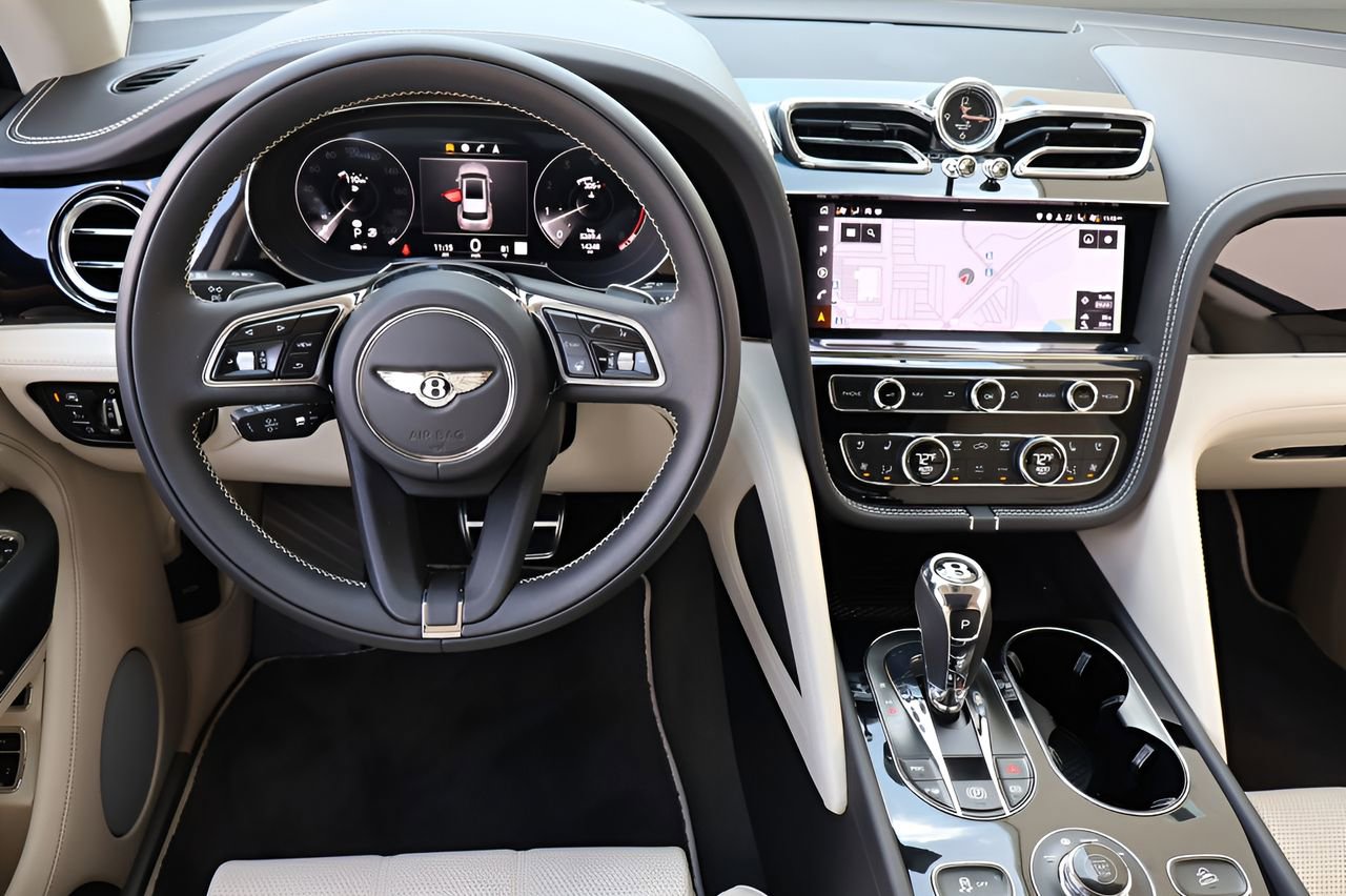 Used 2022 Bentley Bentayga AWD/4WD image 16