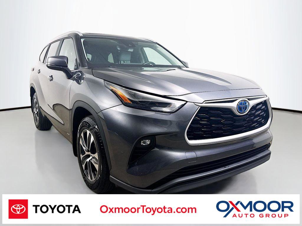 Used 2023 Toyota Highlander XLE AWD/4WD image 1