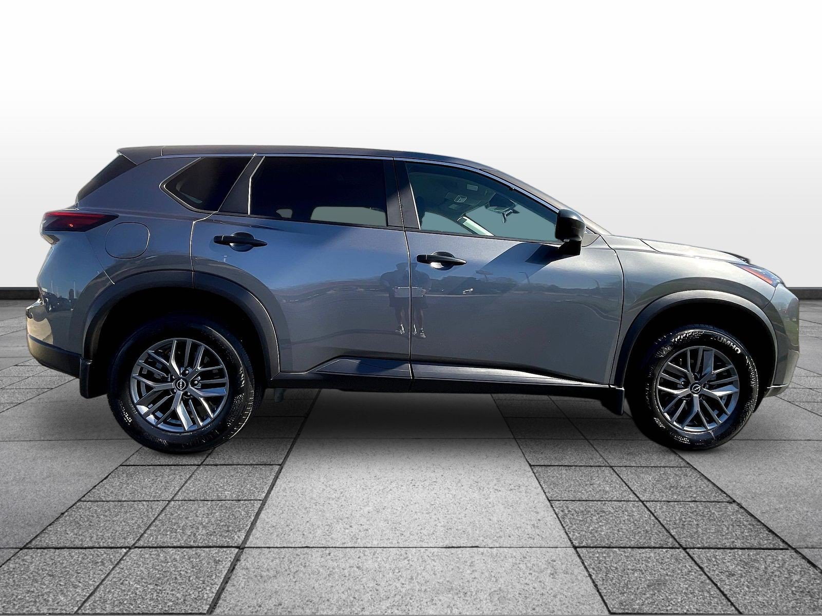 Used 2024 Nissan Rogue S AWD/4WD image 4