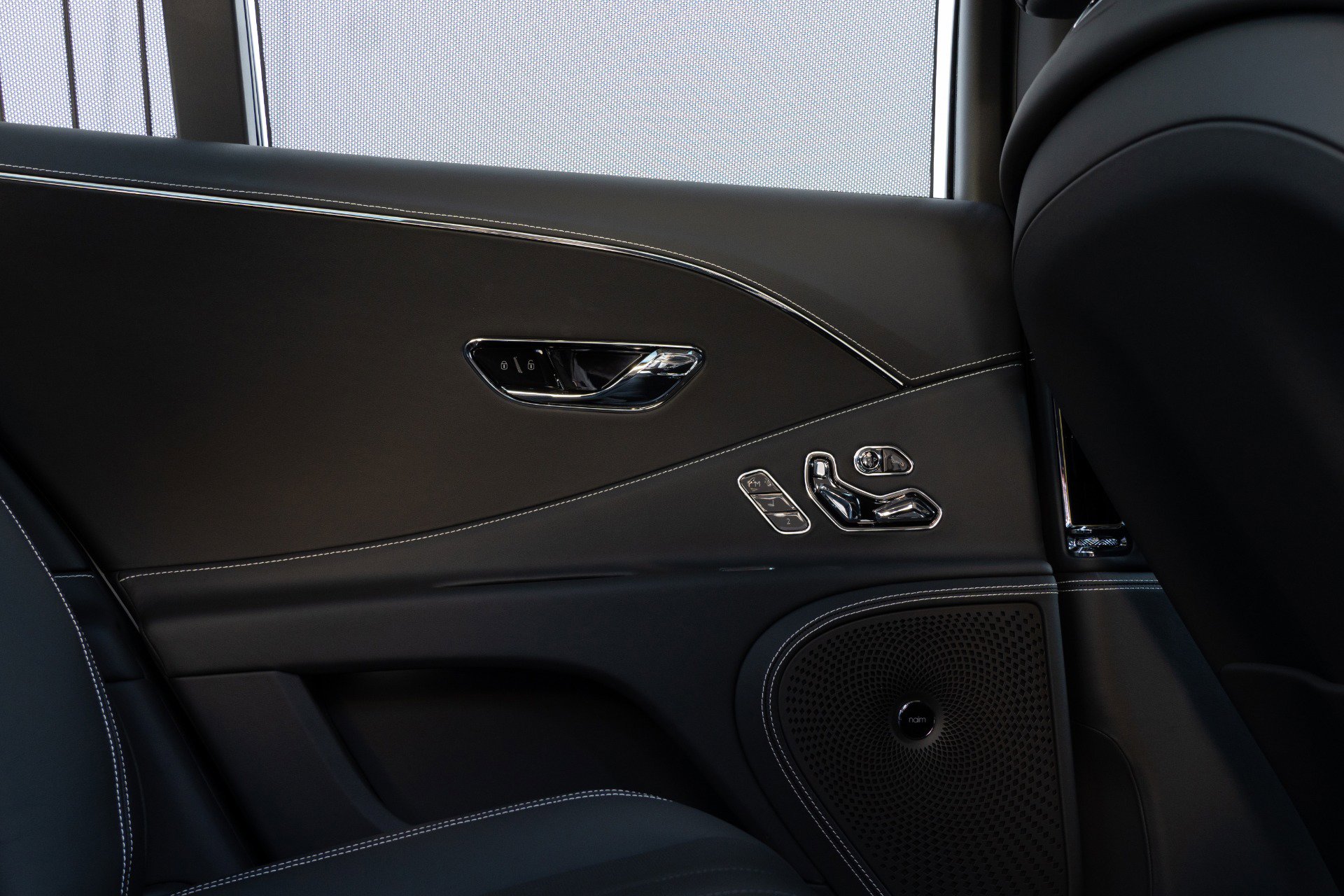Used 2024 Bentley Flying Spur V8 image 45