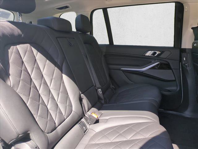 Used 2024 BMW X7 xDrive40i w/ Premium Package AWD/4WD image 24
