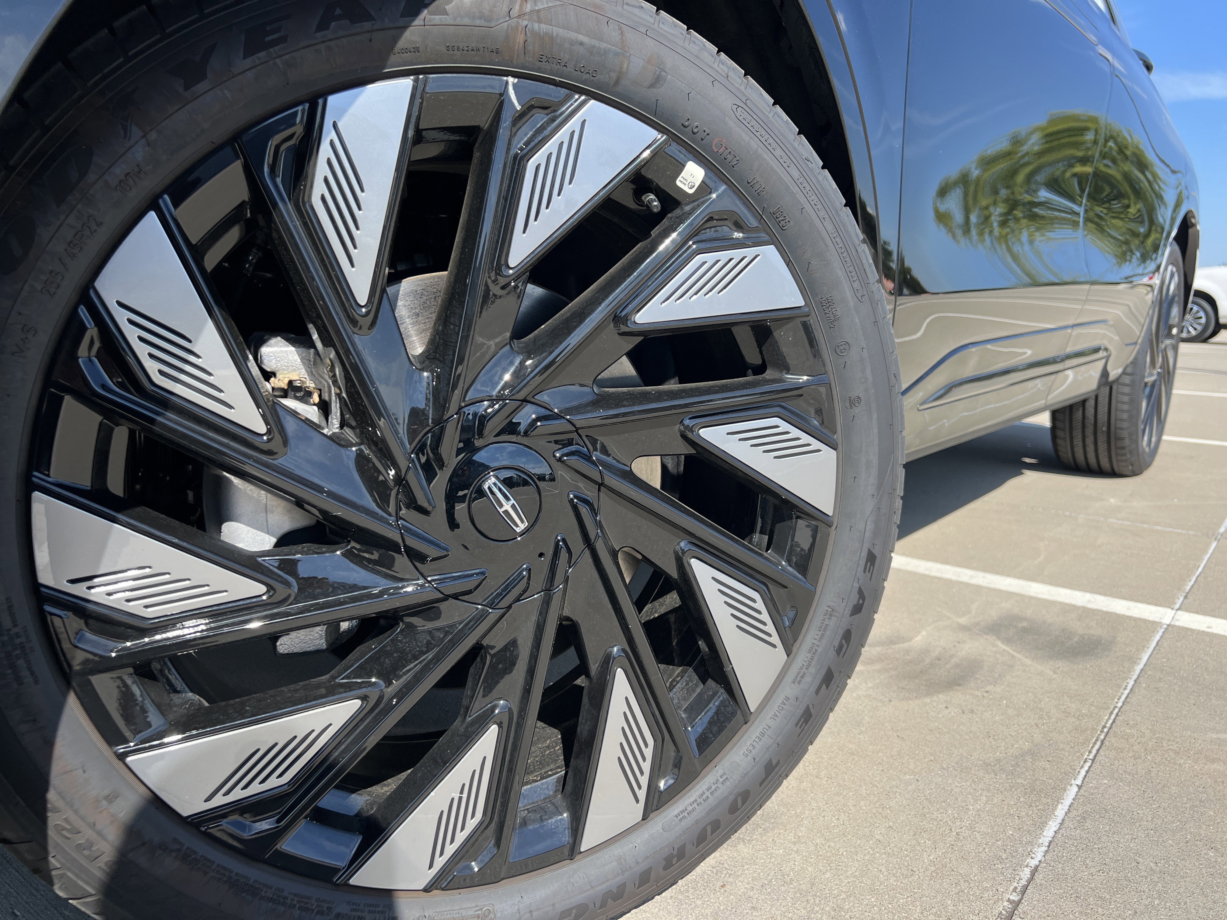 New 2025 Lincoln Nautilus Reserve w/ Jet Appearance Package image 14