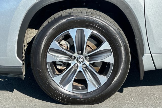 Used 2023 Toyota Highlander XLE FWD image 29