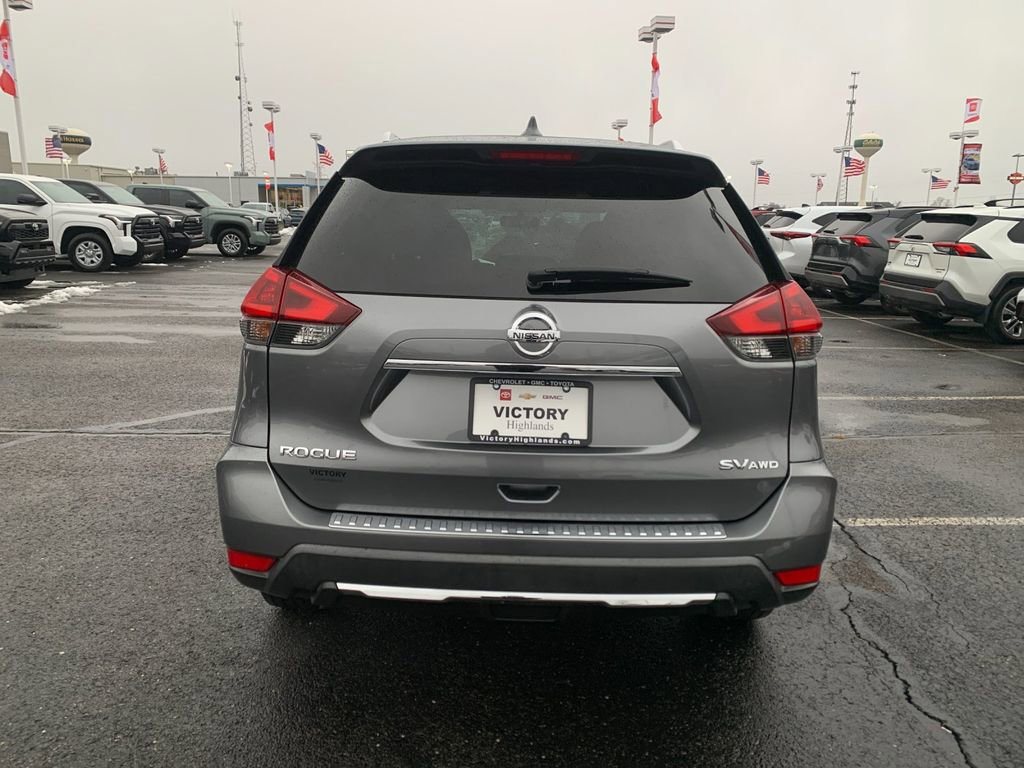 Used 2018 Nissan Rogue SV image 4