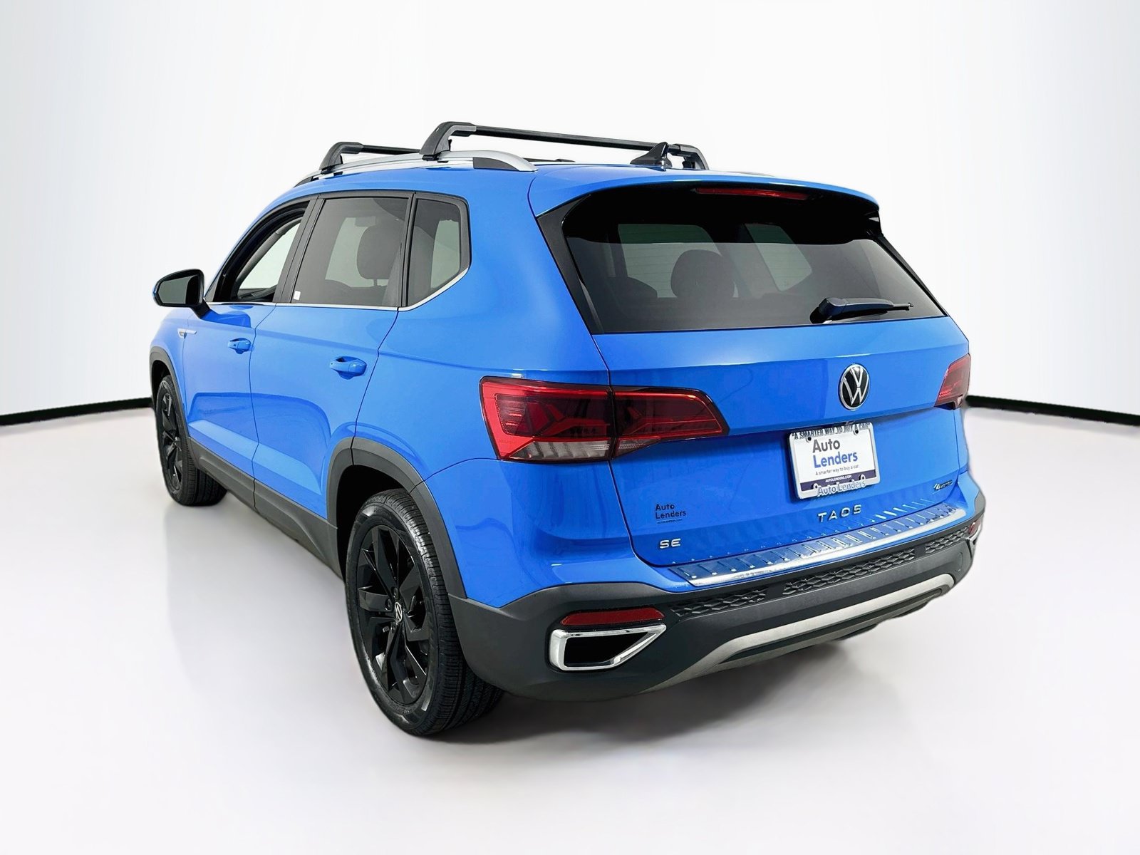 Used 2022 Volkswagen Taos SE w/ Panoramic Sunroof Package AWD/4WD image 7