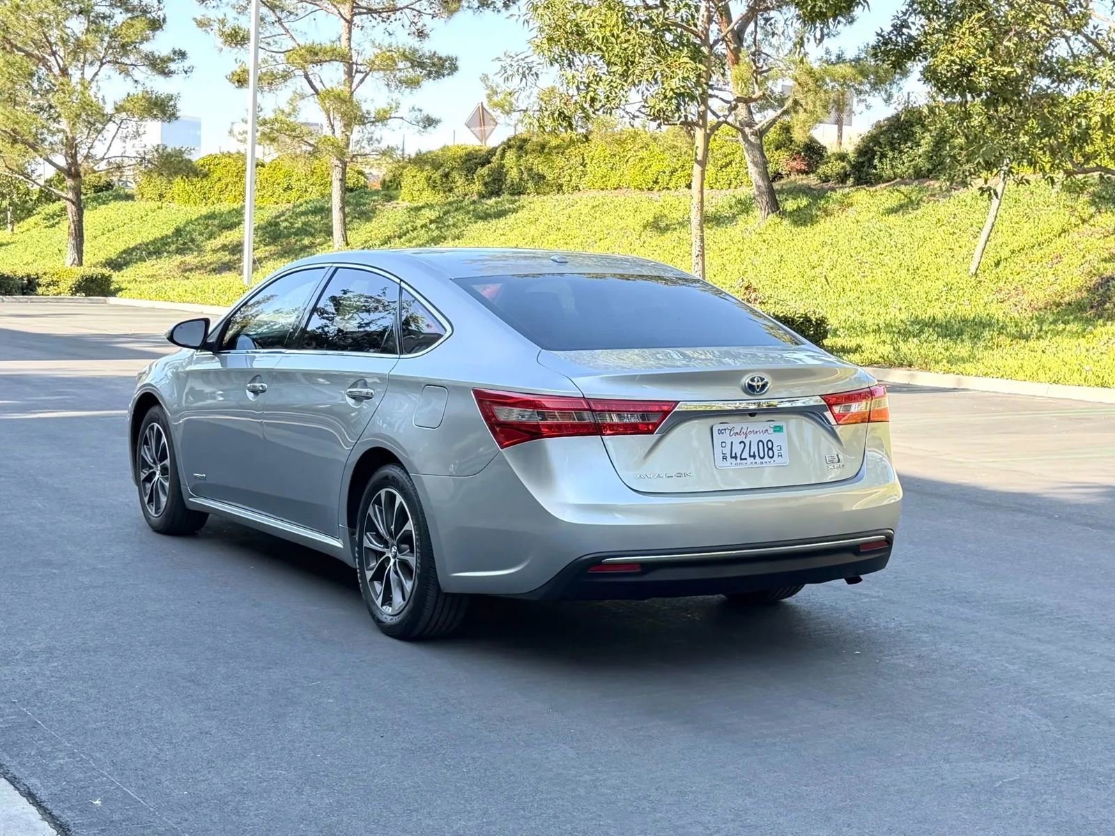 Used 2018 Toyota Avalon XLE Plus w/ Preferred Accessory Package image 4