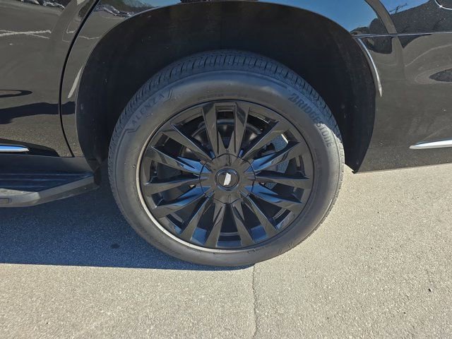 Used 2021 Cadillac Escalade Premium Luxury image 32