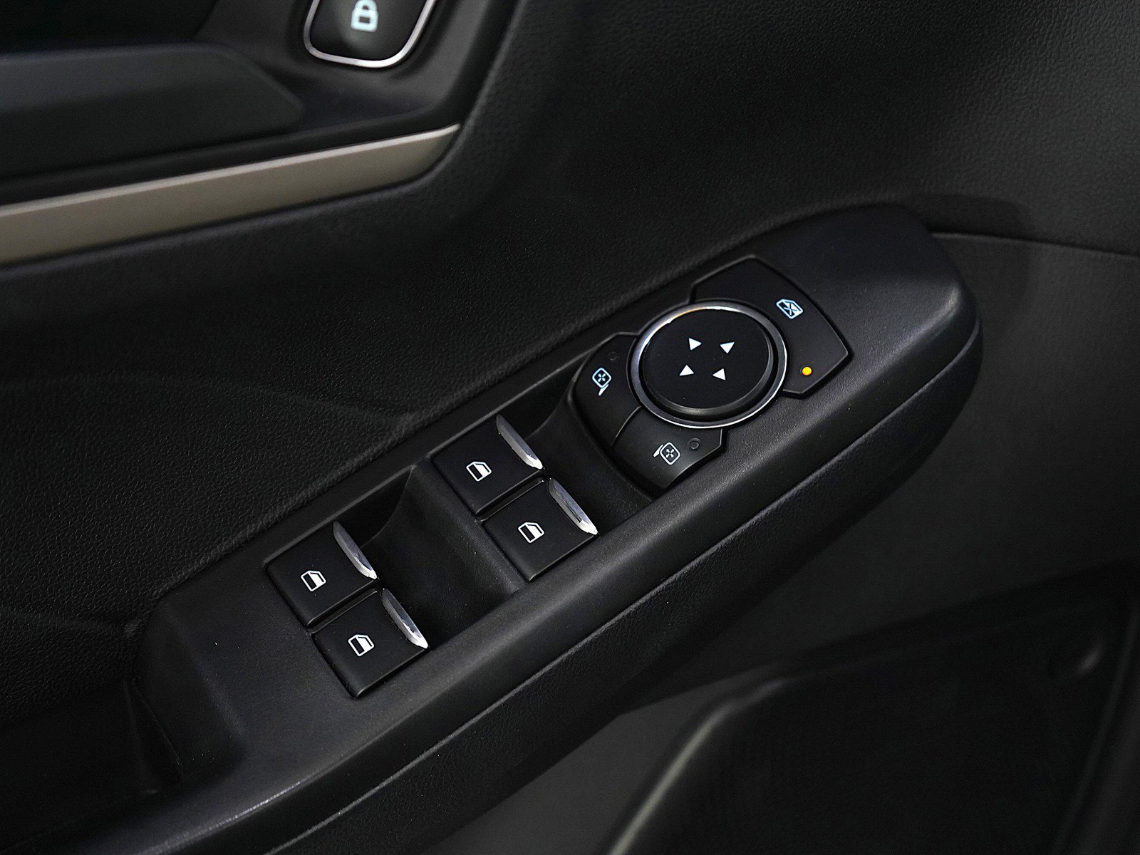 Used 2022 Ford Escape SE image 19