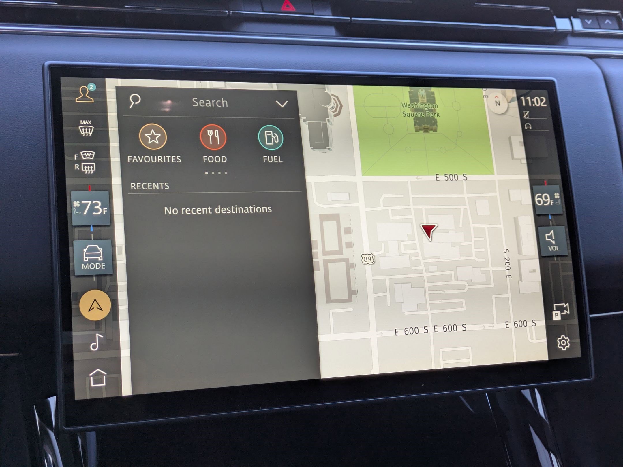 Used 2025 Land Rover Range Rover Sport image 24