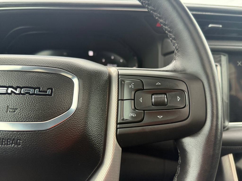 Used 2023 GMC Yukon Denali w/ Advanced Technology Package AWD/4WD image 21