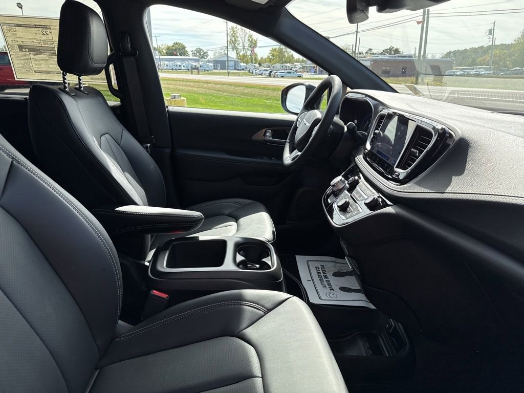 New 2026 Chrysler Pacifica Select FWD image 18