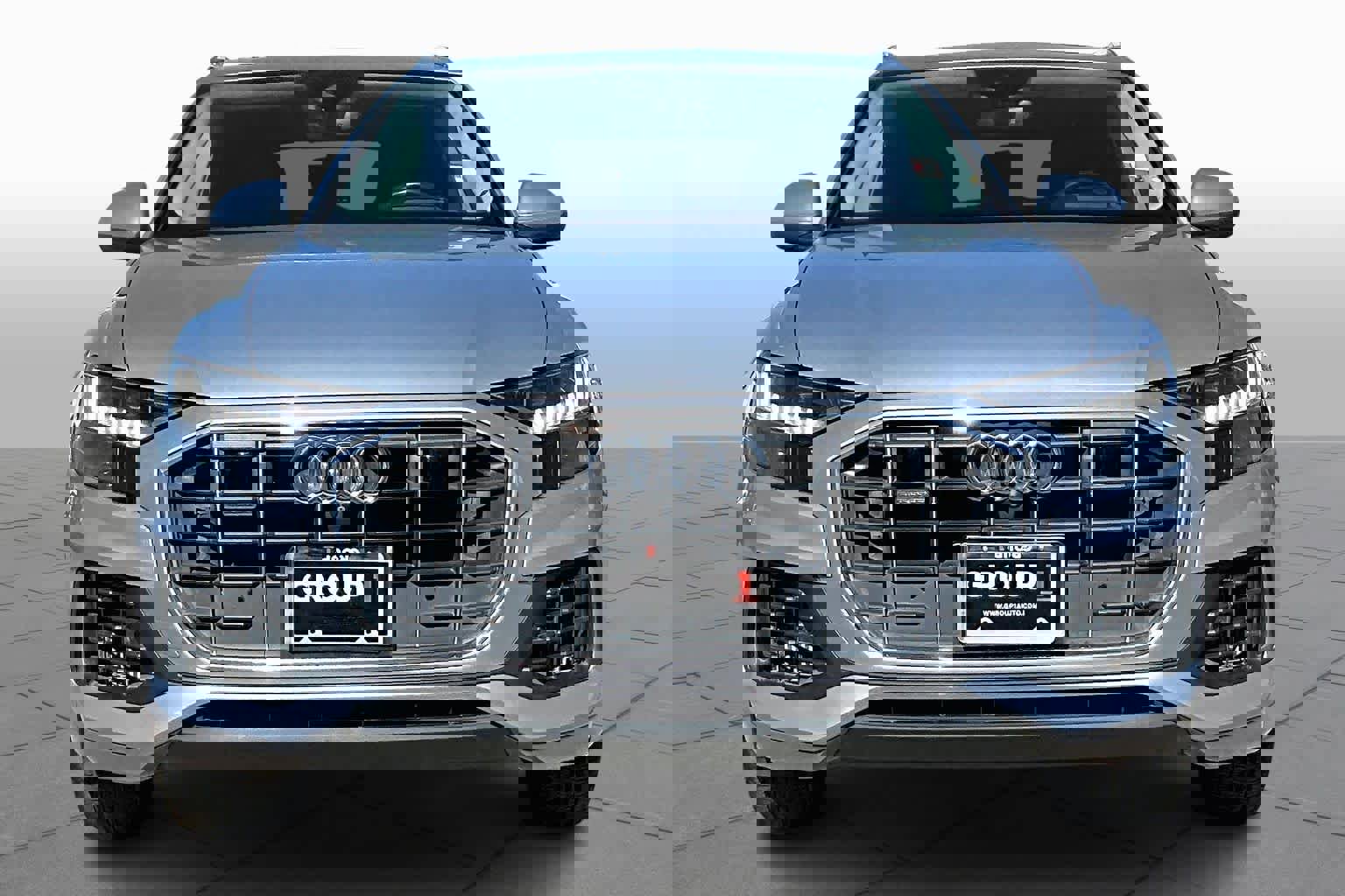 Used 2019 Audi Q8 Prestige w/ Luxury Package image 4