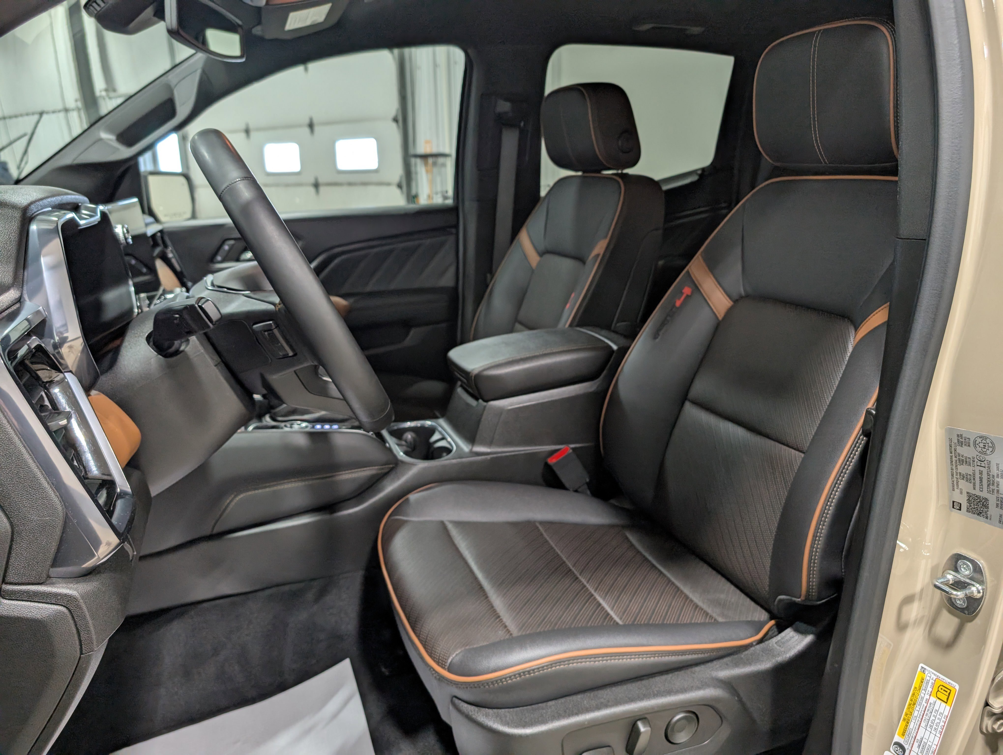 Used 2023 GMC Canyon AT4 w/ AT4 Premium Package image 13