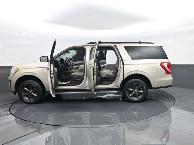 Used 2018 Ford Expedition Max XLT w/ Equipment Group 202A AWD/4WD image 33