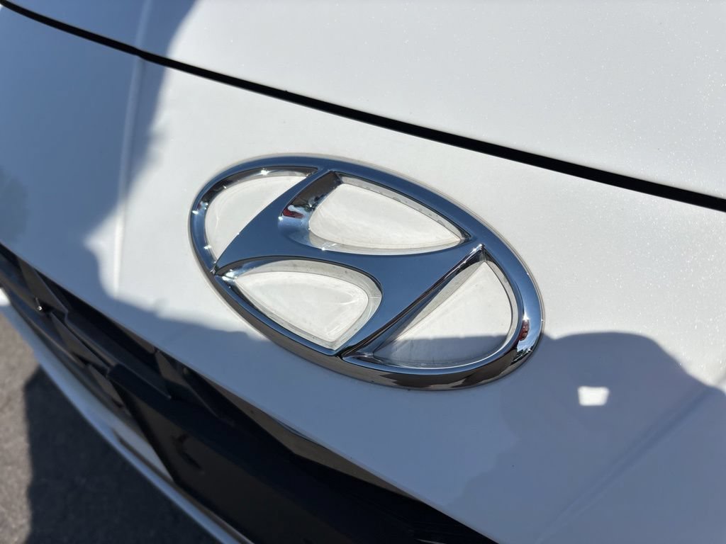 Used 2023 Hyundai Elantra Limited FWD image 10