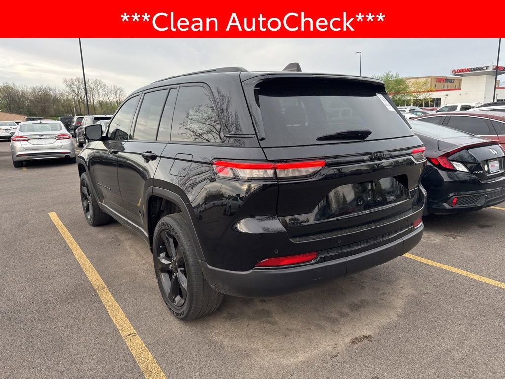 Used 2023 Jeep Grand Cherokee Altitude image 4