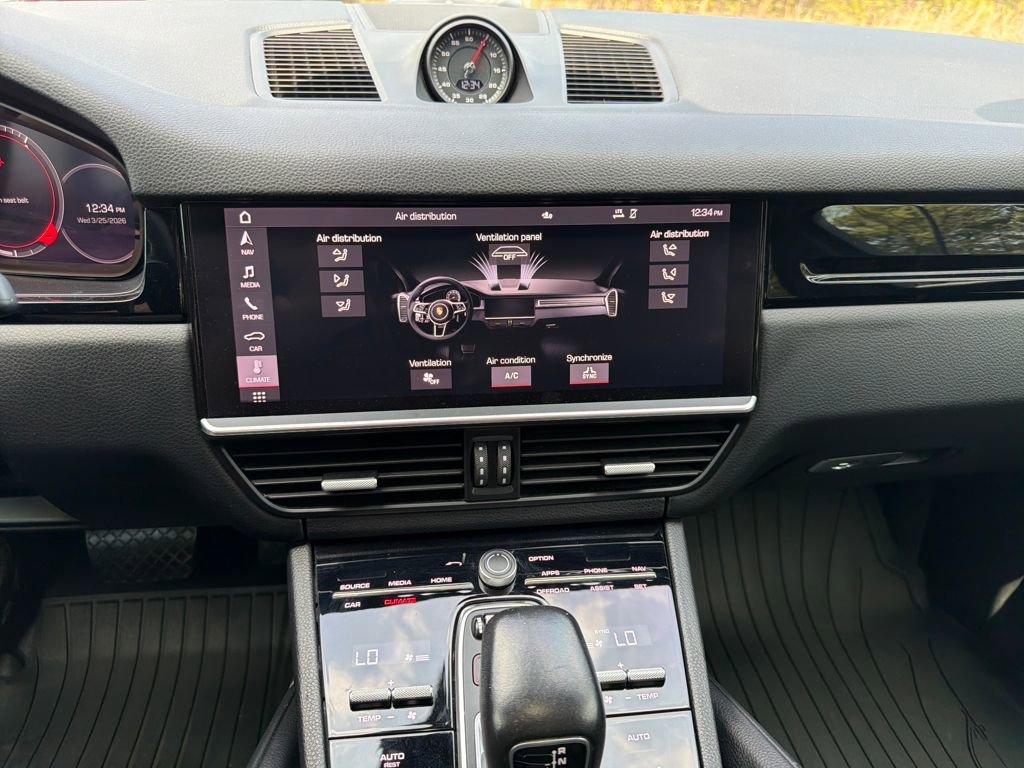 Used 2021 Porsche Cayenne Coupe image 6