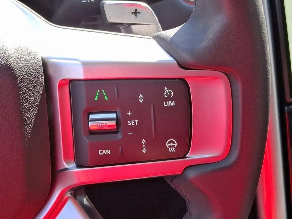 Used 2024 Land Rover Discovery S image 27