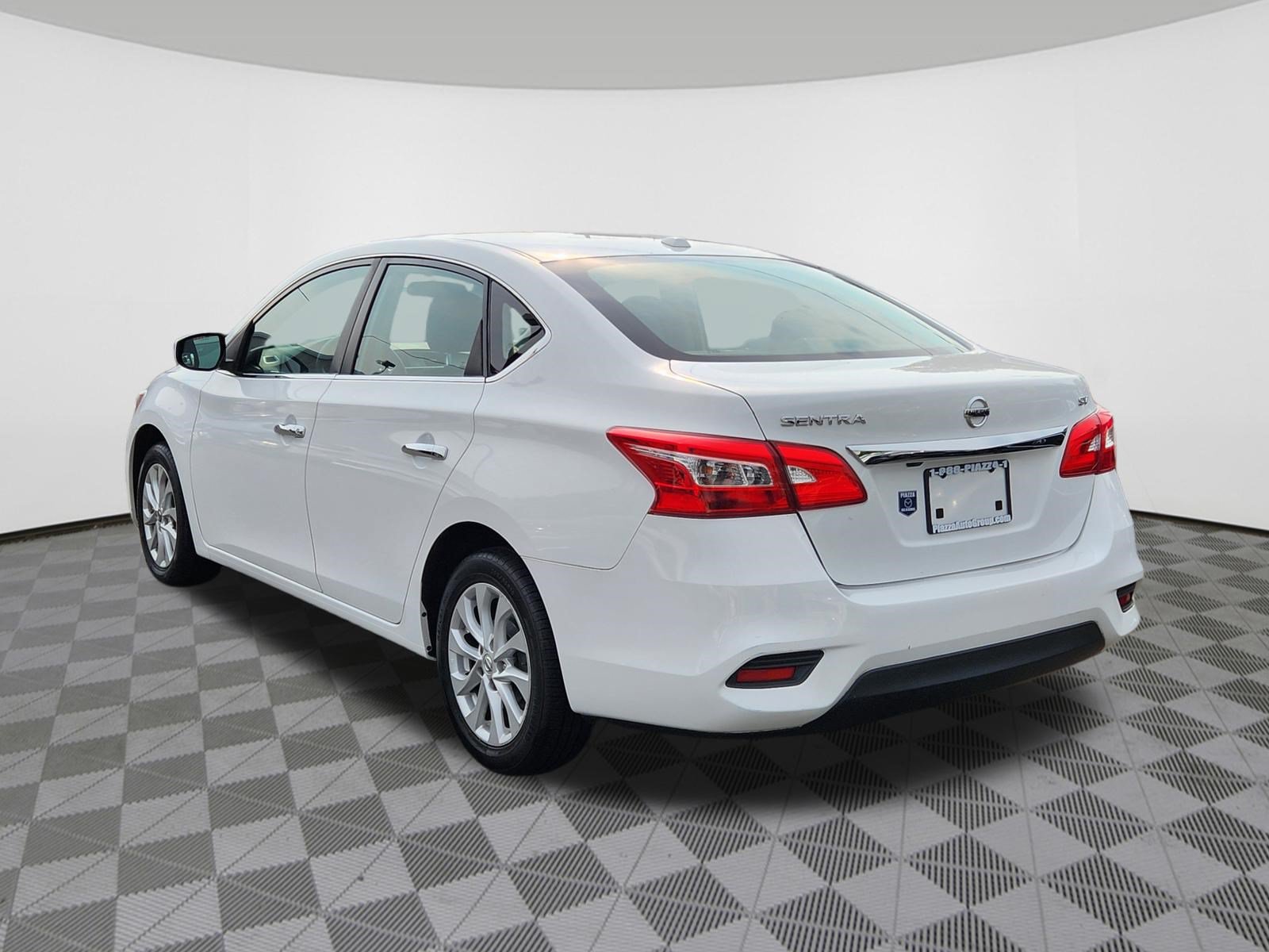 Used 2018 Nissan Sentra SV FWD image 3