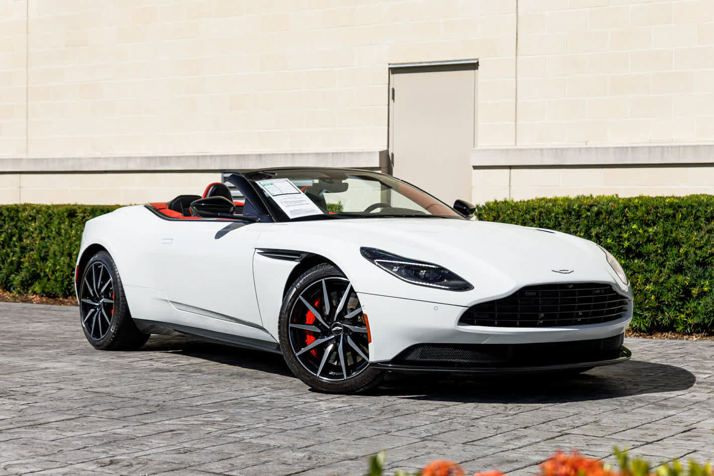 Used 2019 Aston Martin DB11 Volante image 31