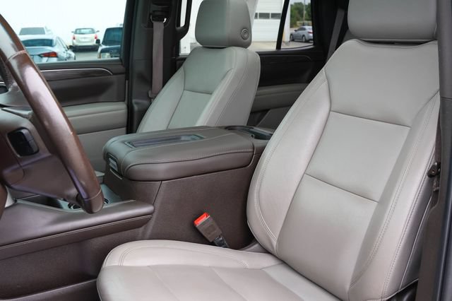 Used 2021 Chevrolet Tahoe Z71 w/ Luxury Package AWD/4WD image 10