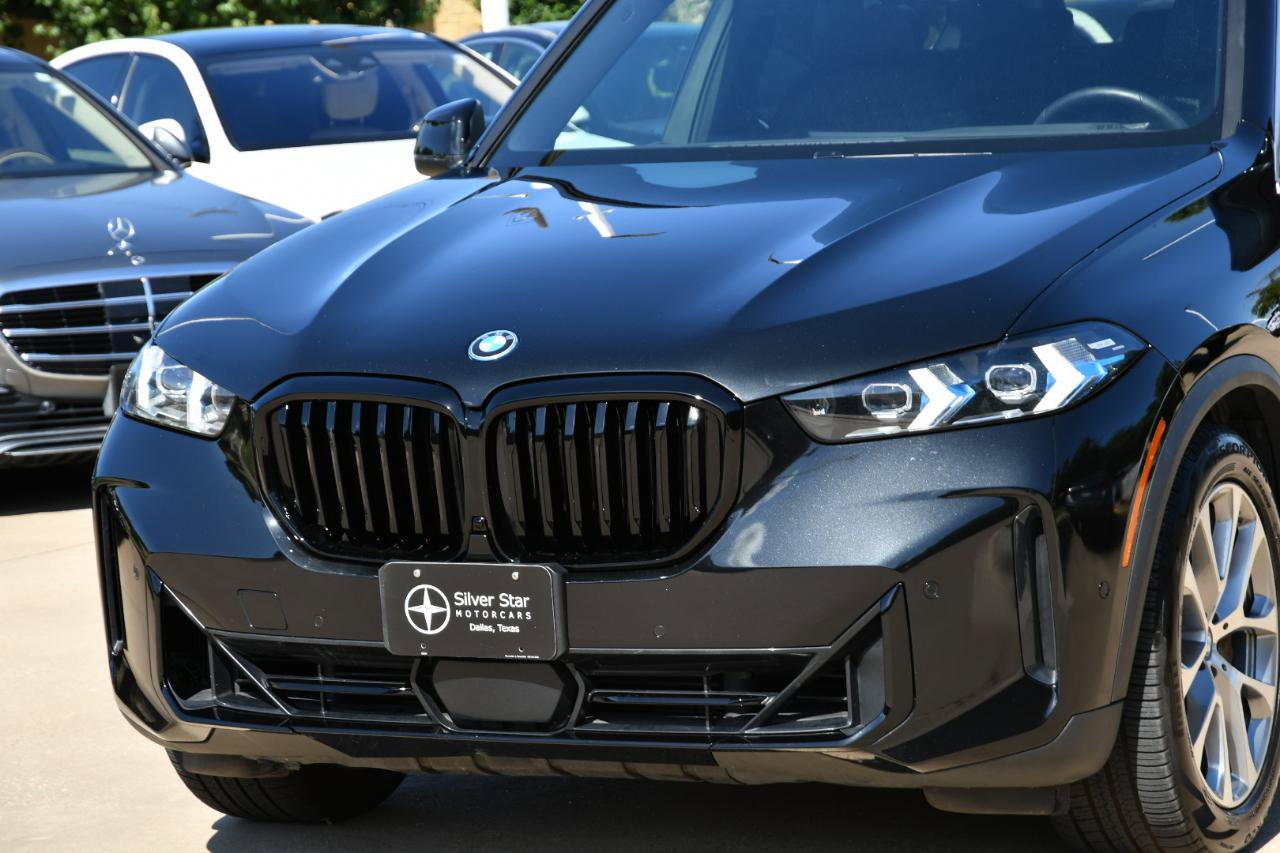 Used 2025 BMW X5 xDrive50e AWD/4WD image 3