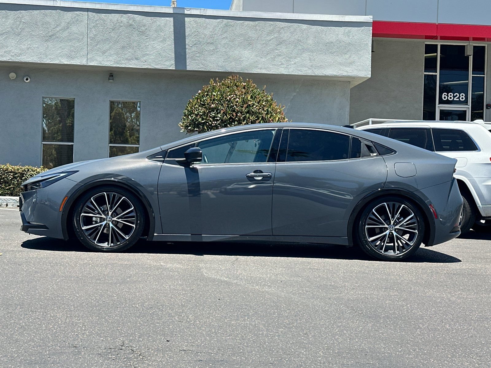 Used 2024 Toyota Prius Limited FWD image 2