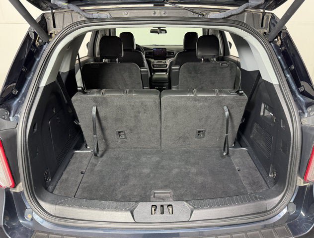 Used 2023 Ford Explorer XLT w/ Equipment Group 202A RWD image 8