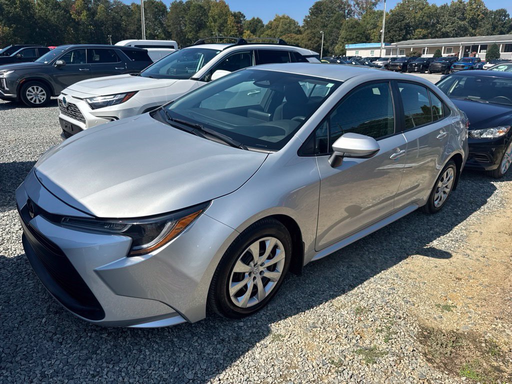 Used 2025 Toyota Corolla LE FWD image 1
