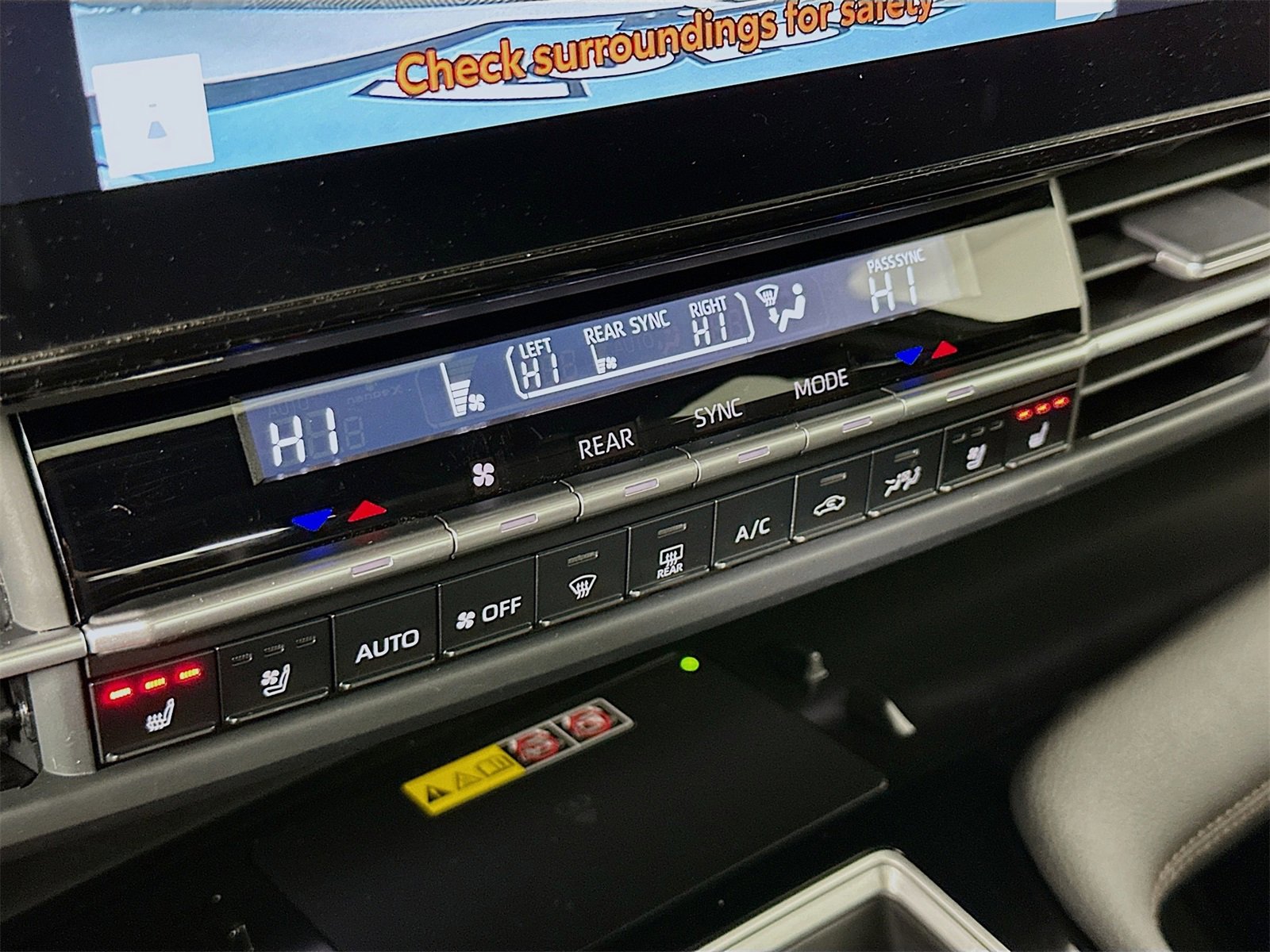 Used 2025 Toyota Sienna Limited image 16