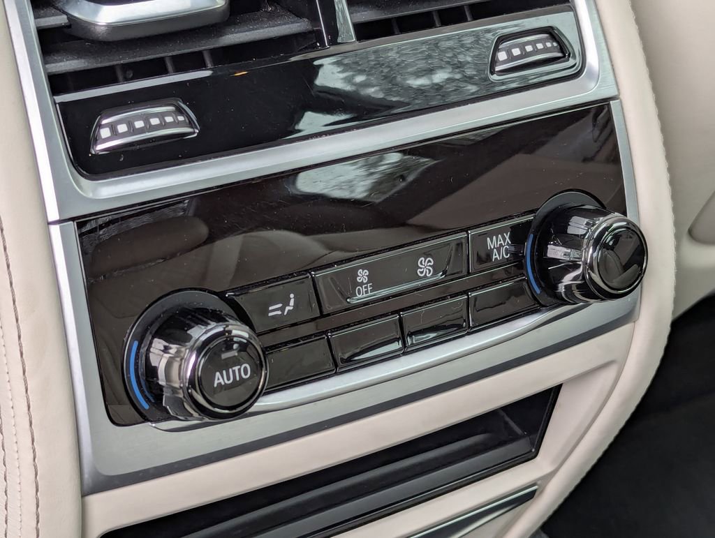 Used 2019 BMW 740i w/ Executive Package RWD image 26