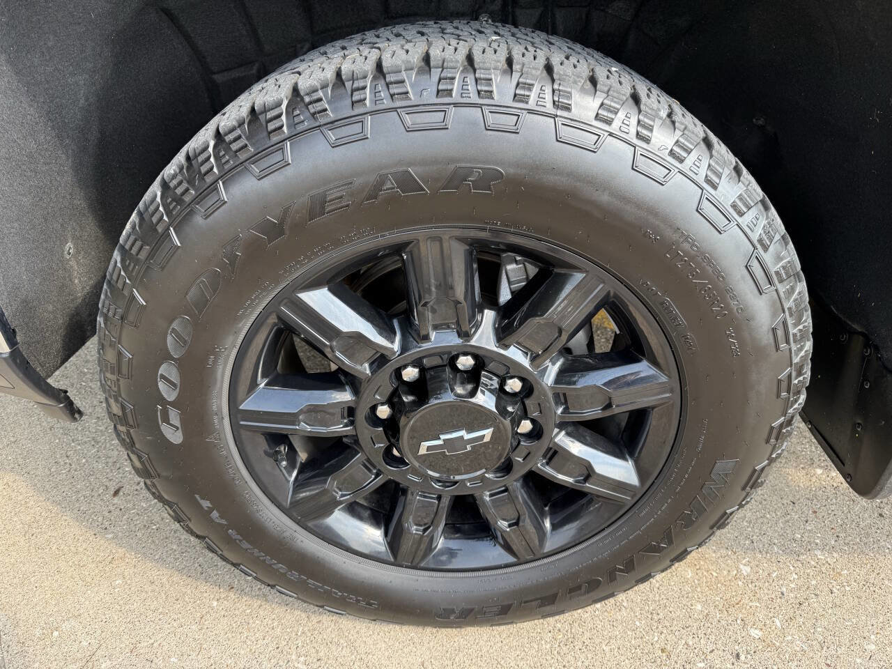 Used 2024 Chevrolet Silverado 2500 LTZ w/ LTZ Premium Package image 28