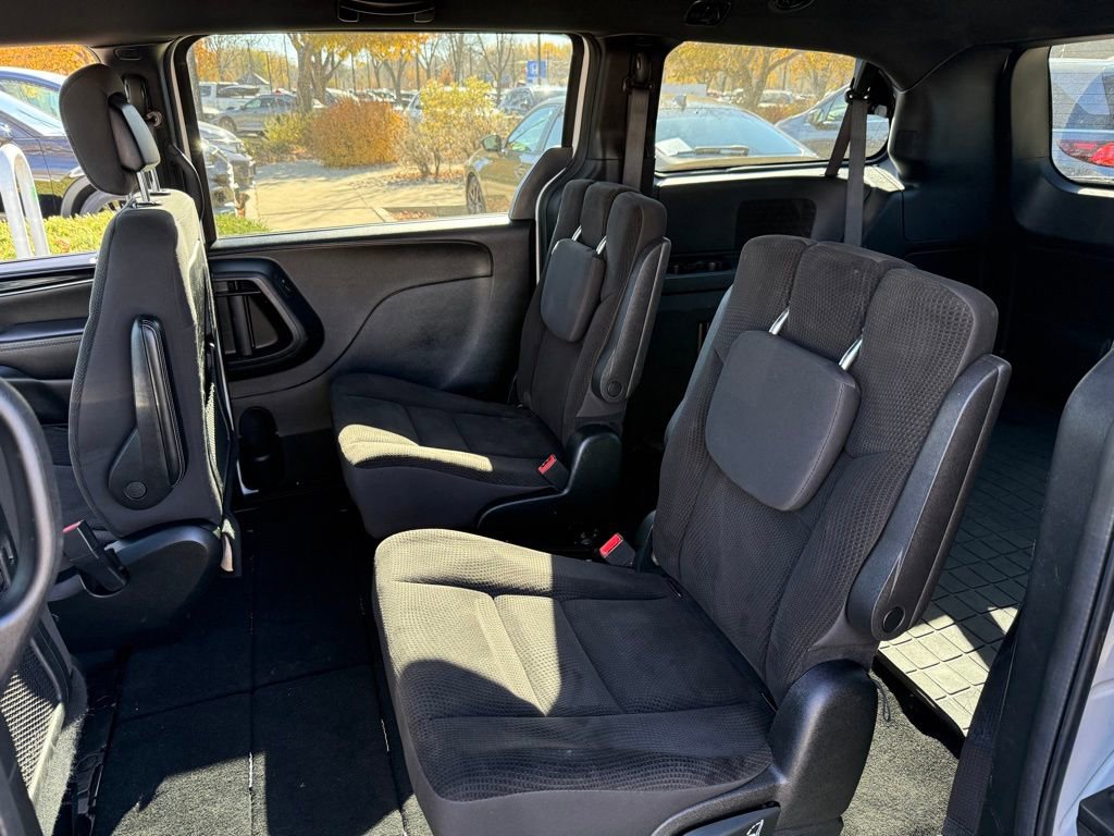 Used 2018 Dodge Grand Caravan SE image 14