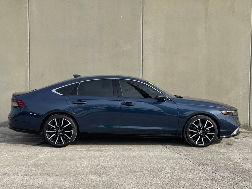 Used 2023 Honda Accord Touring image 6