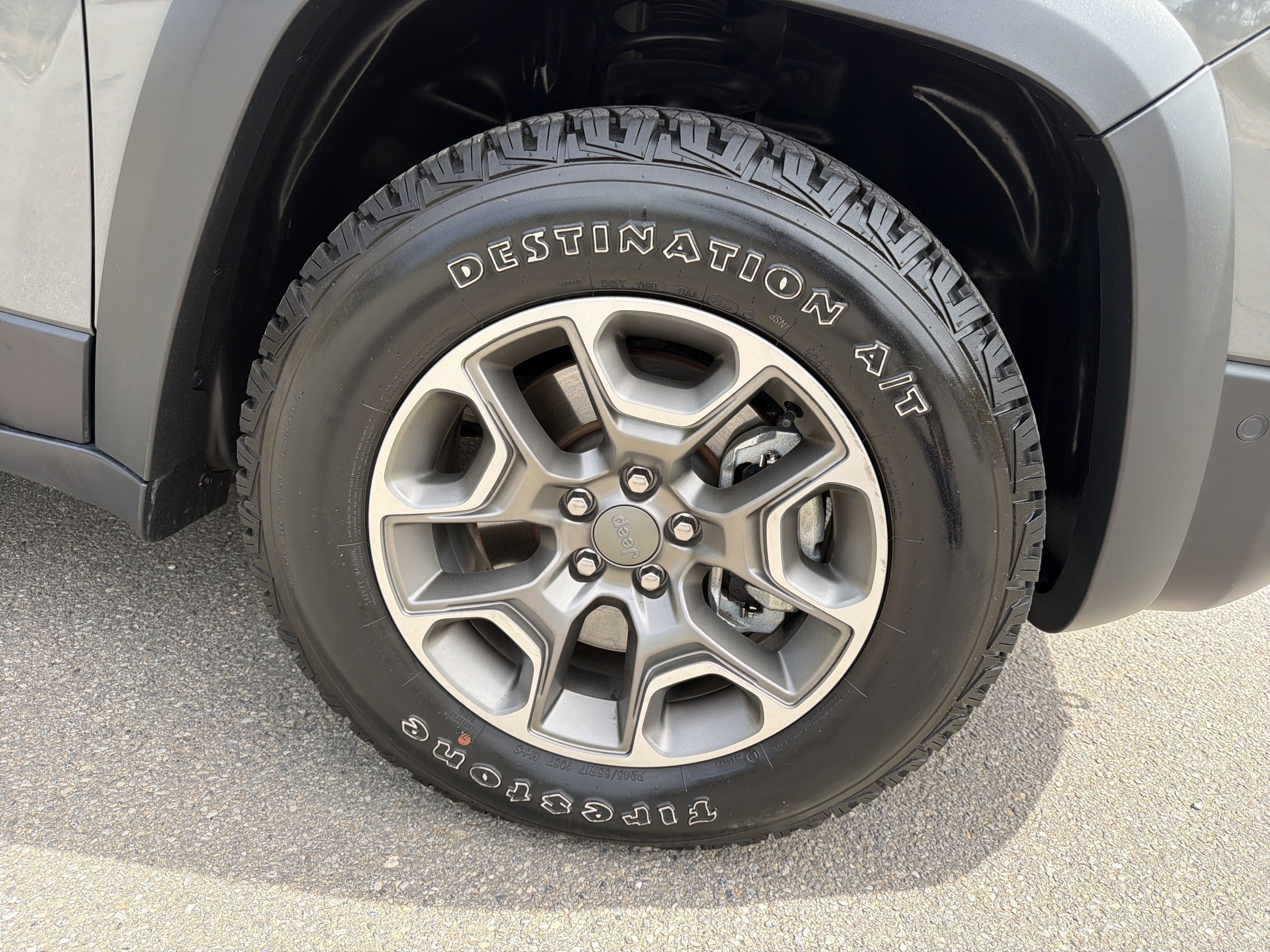 Used 2023 Jeep Cherokee Trailhawk image 12