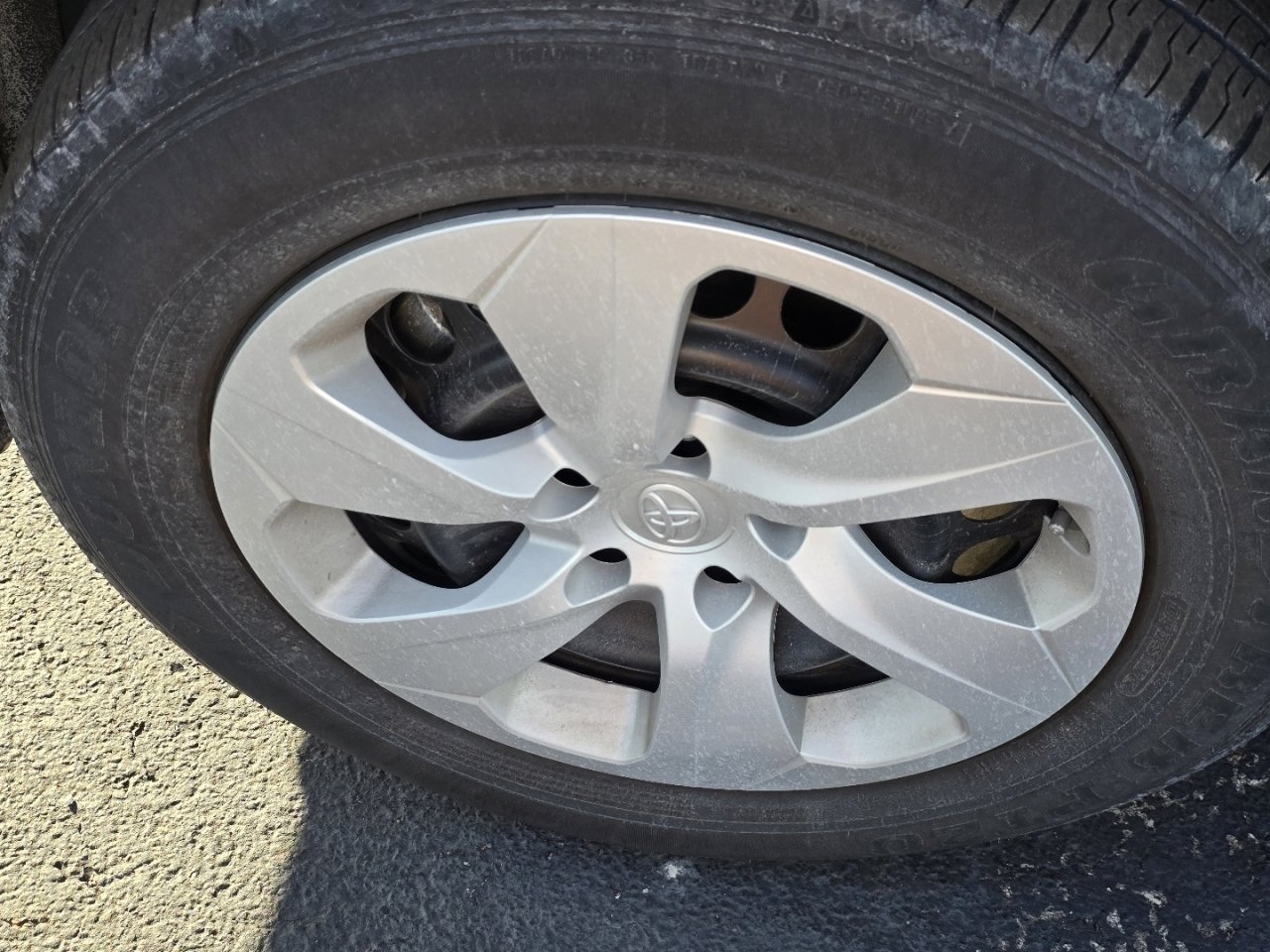 Used 2024 Toyota RAV4 LE image 24