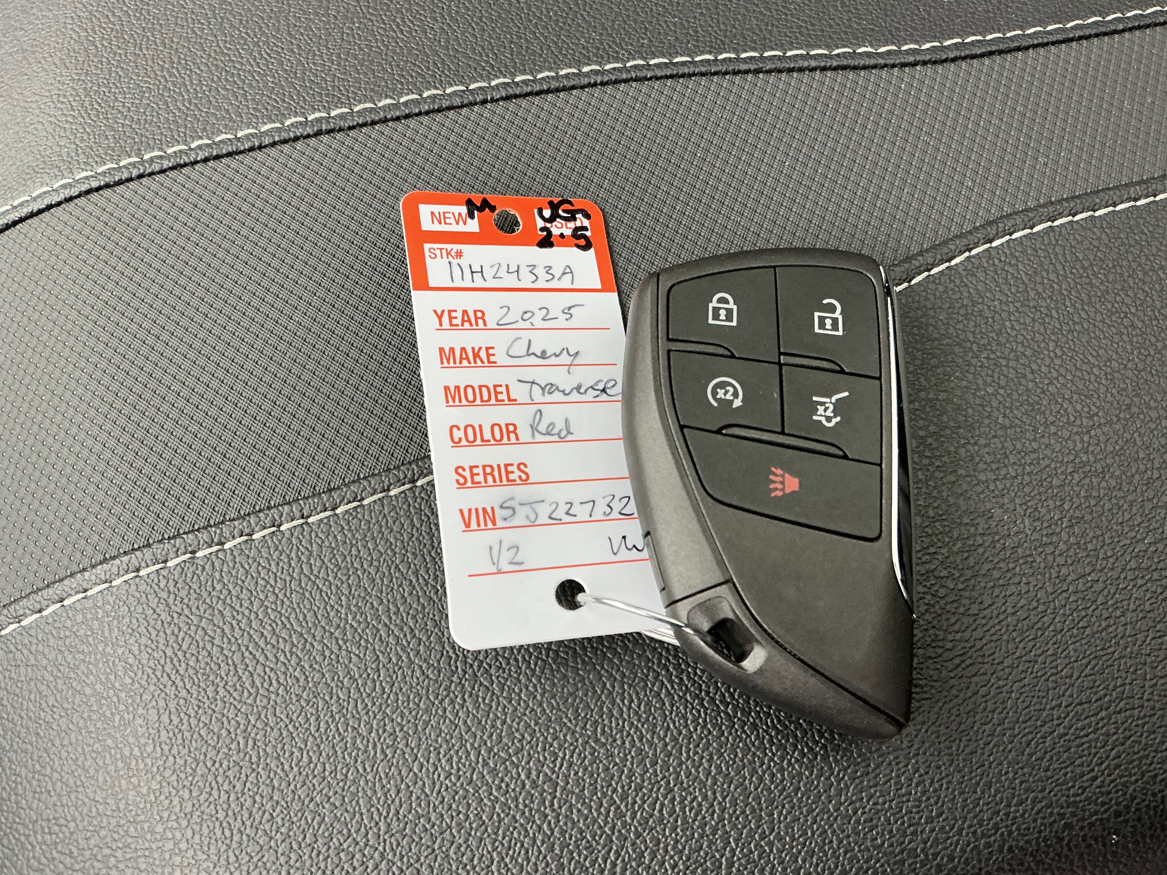 Used 2025 Chevrolet Traverse Z71 image 8