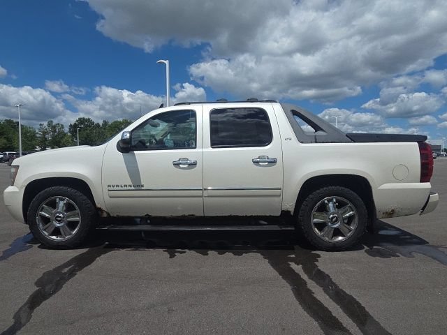 Used 2010 Chevrolet Avalanche LTZ AWD/4WD image 9