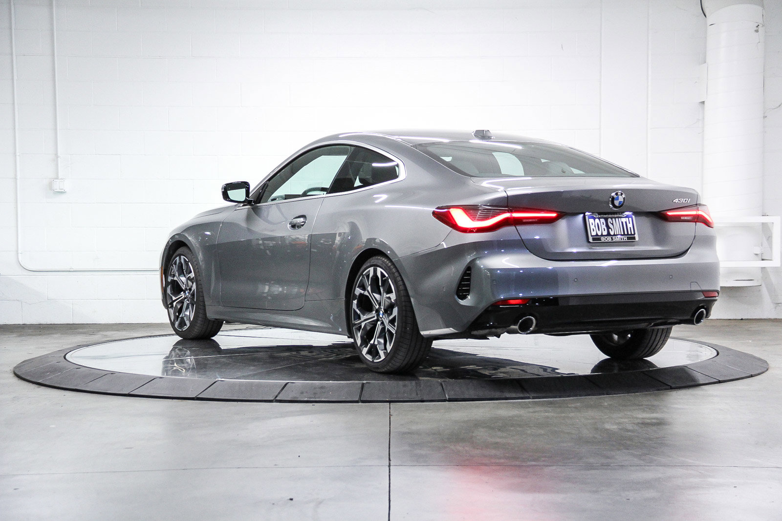 Used 2025 BMW 430i Coupe w/ Convenience Package image 4