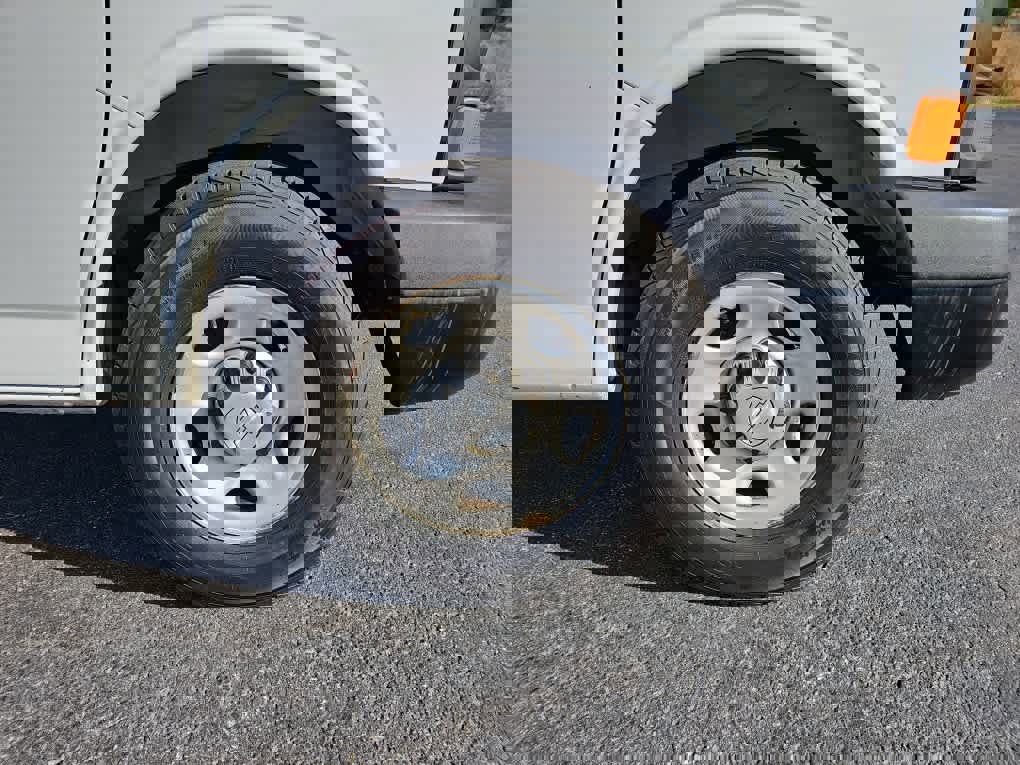 Used 2017 Chevrolet Express 2500 image 9