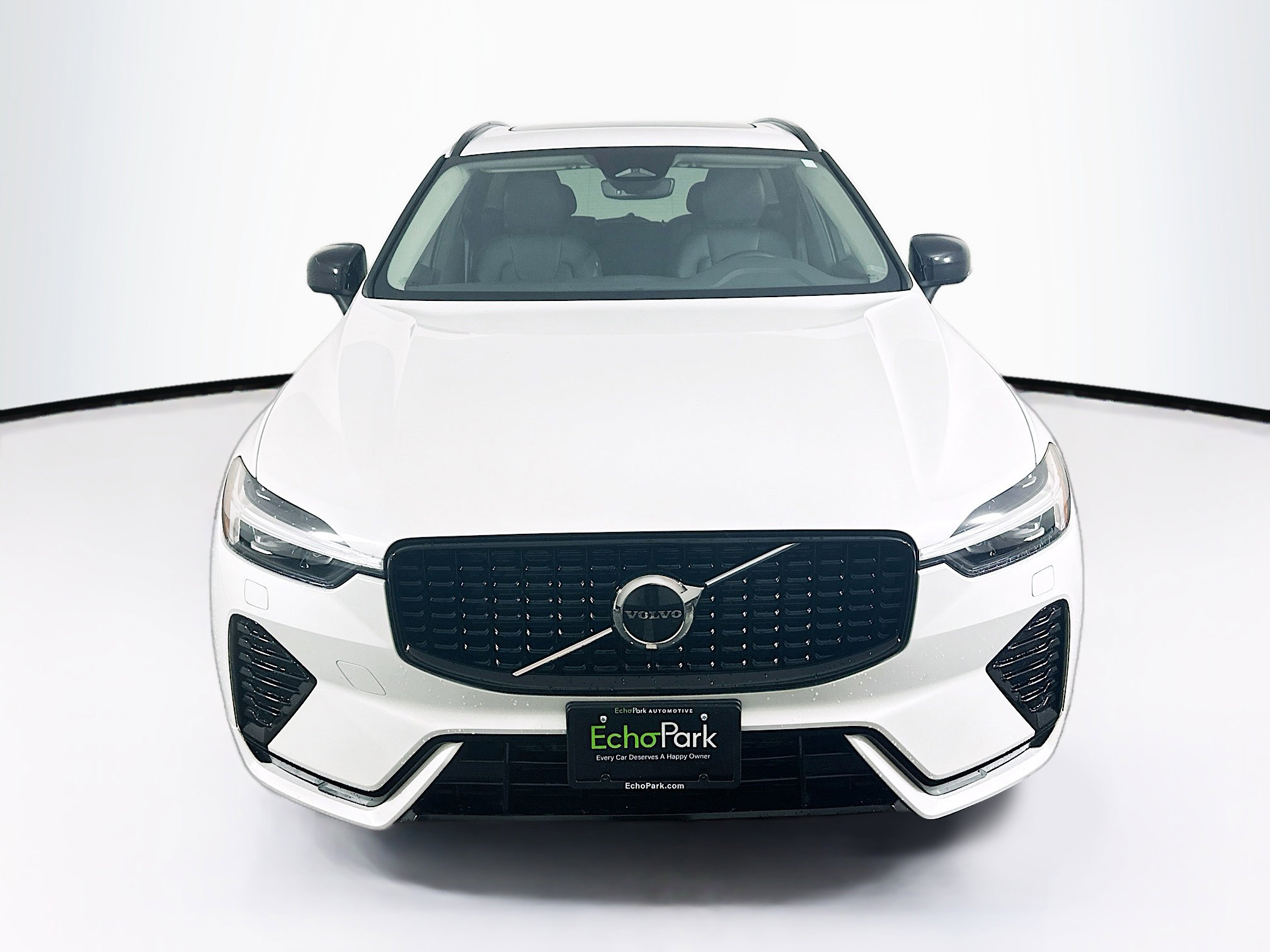 Used 2024 Volvo XC60 B5 Core image 2