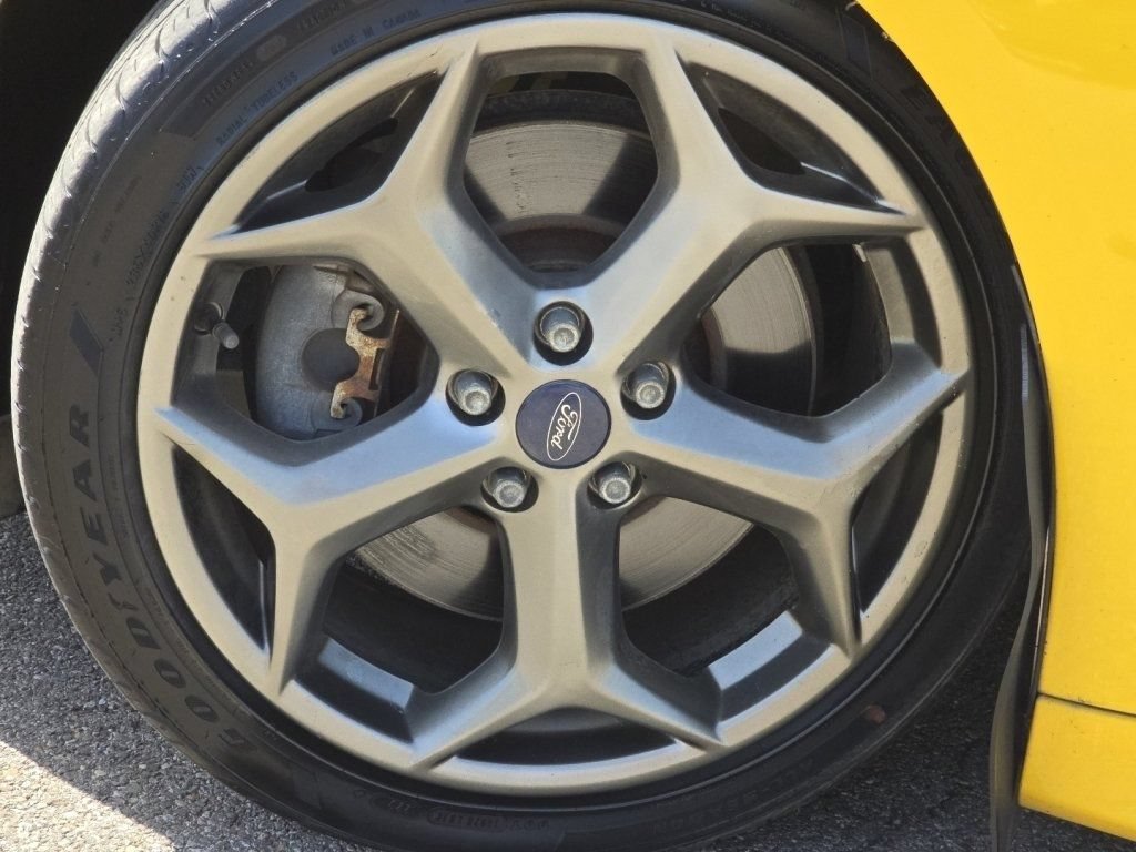 Used 2017 Ford Focus ST FWD image 9