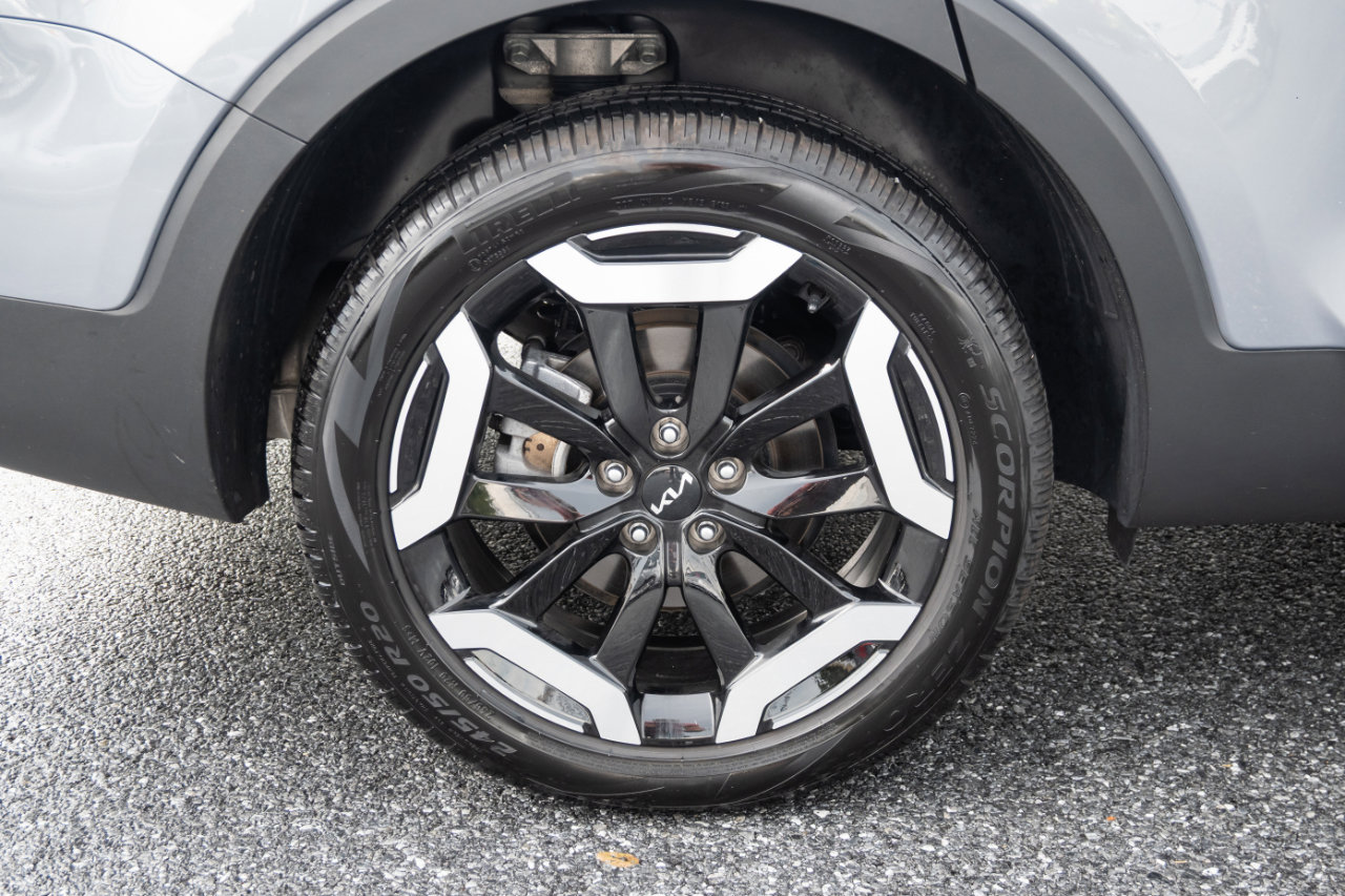 Used 2024 Kia Telluride EX w/ EX Captain's Chair Package image 43