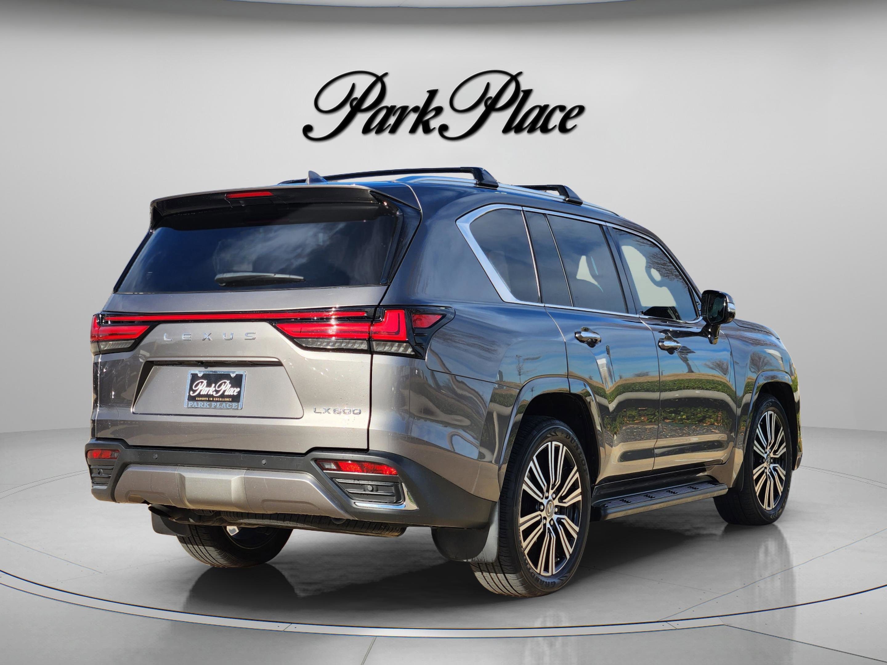 Used 2023 Lexus LX 600 4WD w/ Accessory Package (Z1) image 5