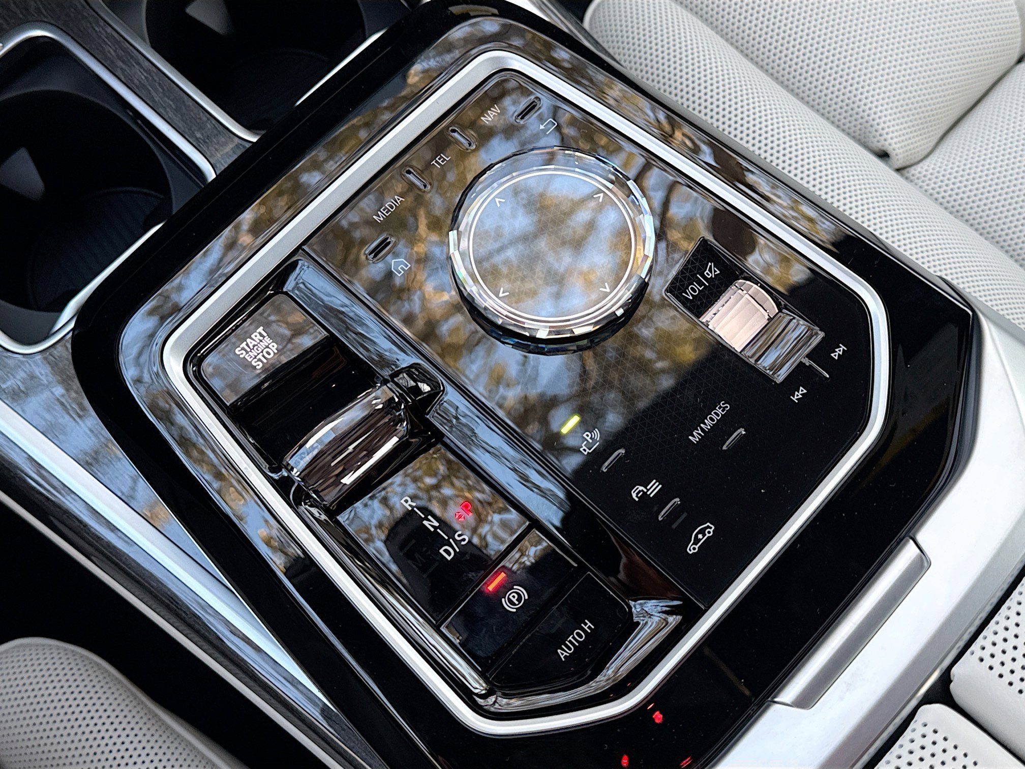 New 2026 BMW 750e xDrive AWD/4WD image 28