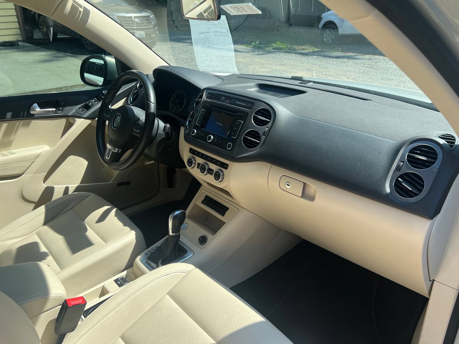 Used 2014 Volkswagen Tiguan SEL FWD image 18